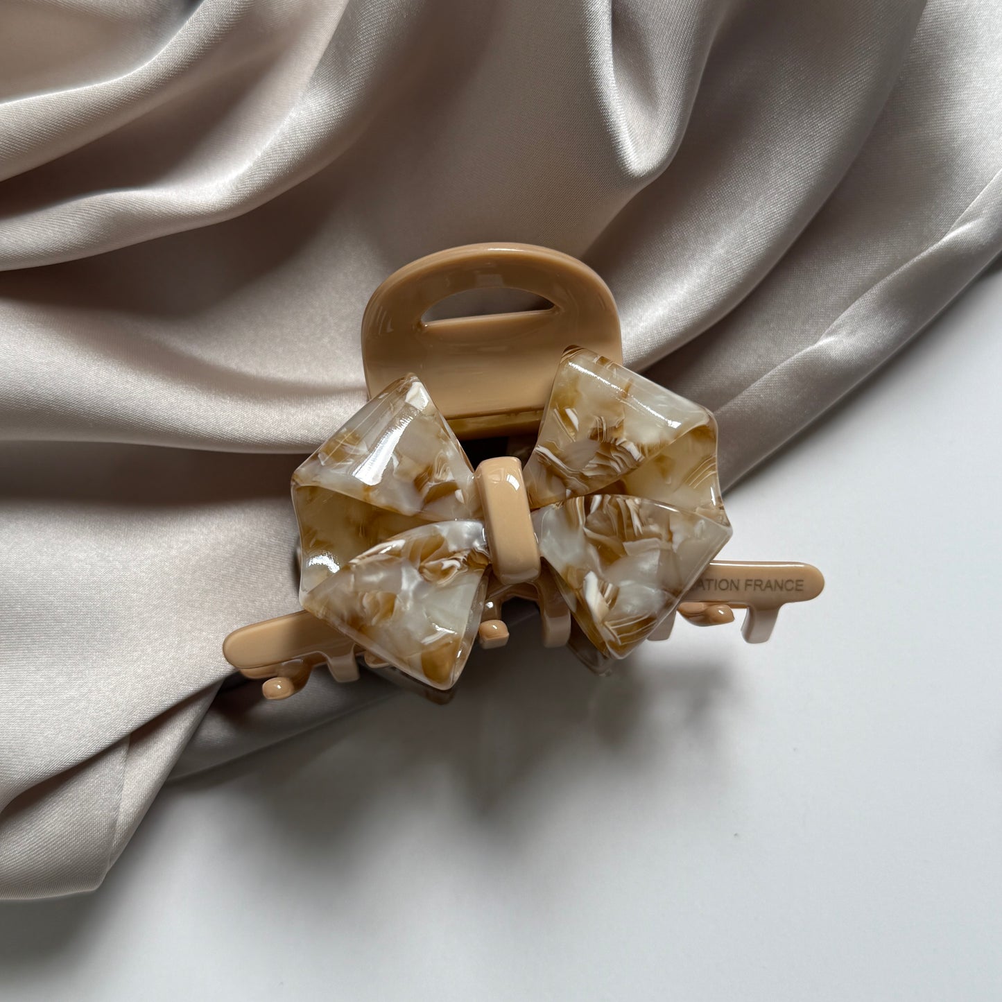 Stylish Bow Hair Claw Clip – Glossy Acetate Finish