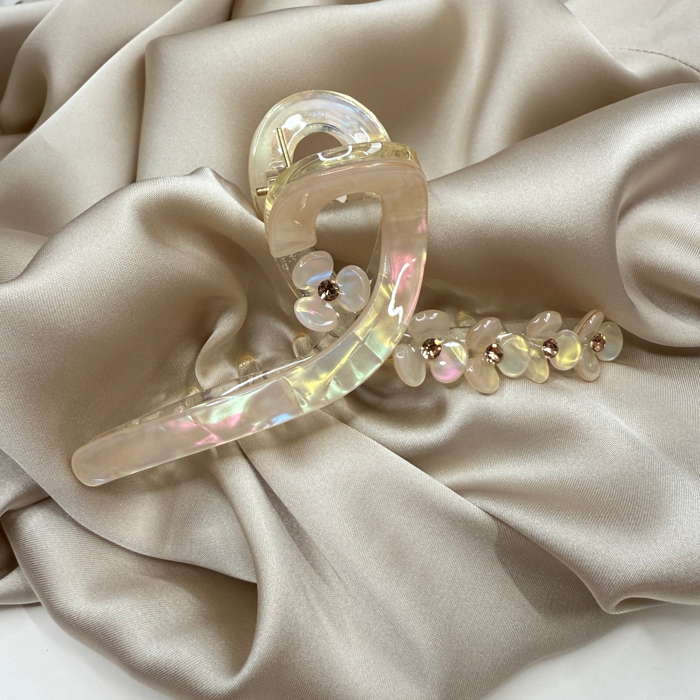 Iridescent Flower Hair Claw Clip – Pastel Petal Elegance