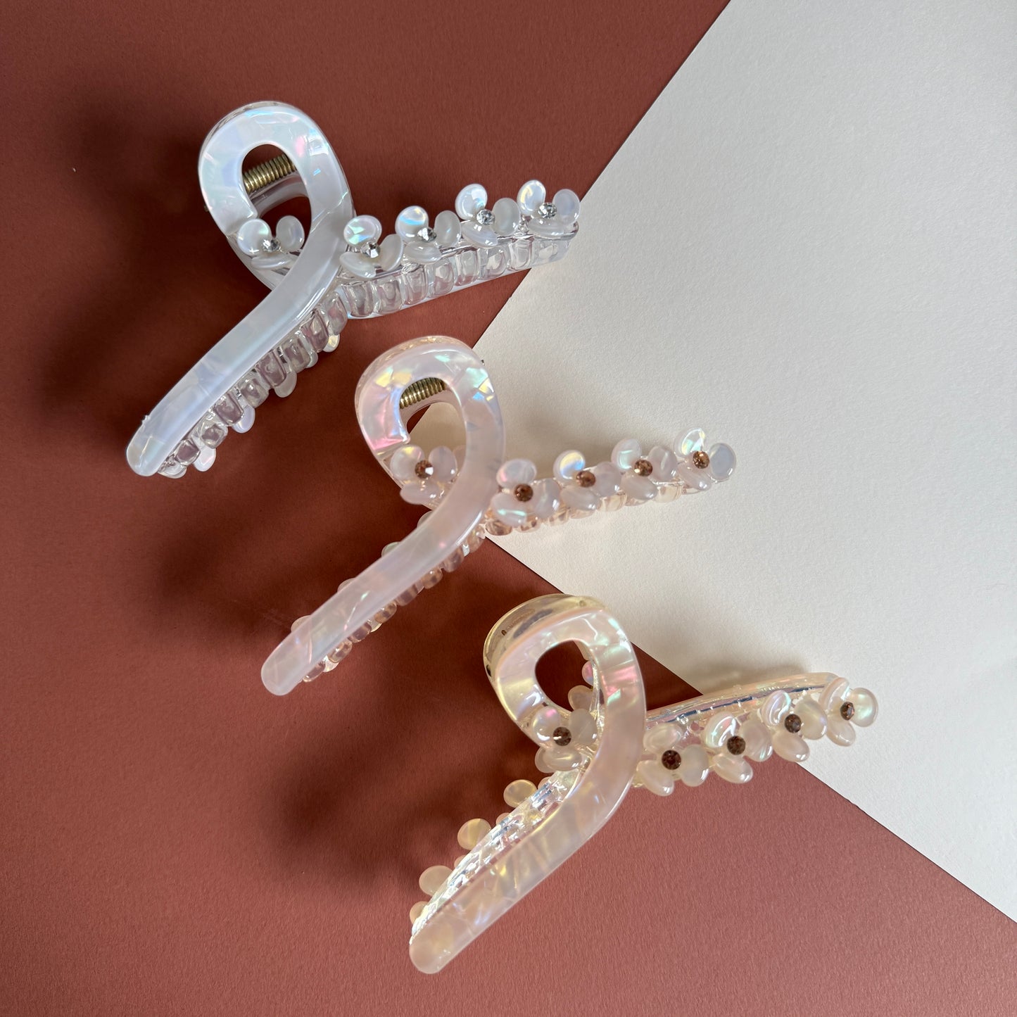 Iridescent Flower Hair Claw Clip – Pastel Petal Elegance